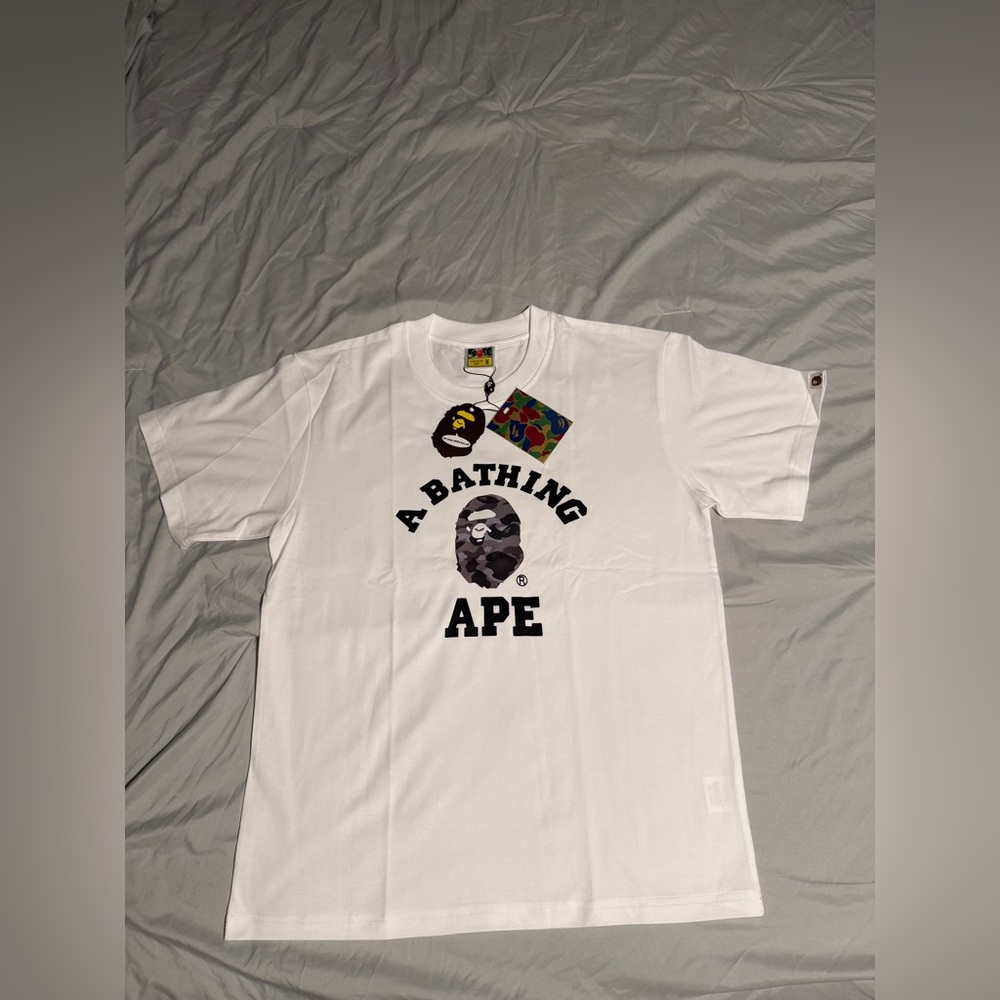 BAPE College Tee - White
Size: Medium- True to Size
Condition: Brand New